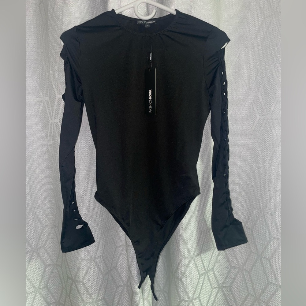 NWT Fashion Nova Black Cut-Out Sleeve Bodysuit